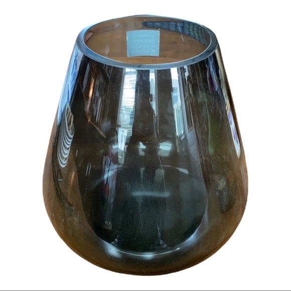 Vase - Picture 1 of 2